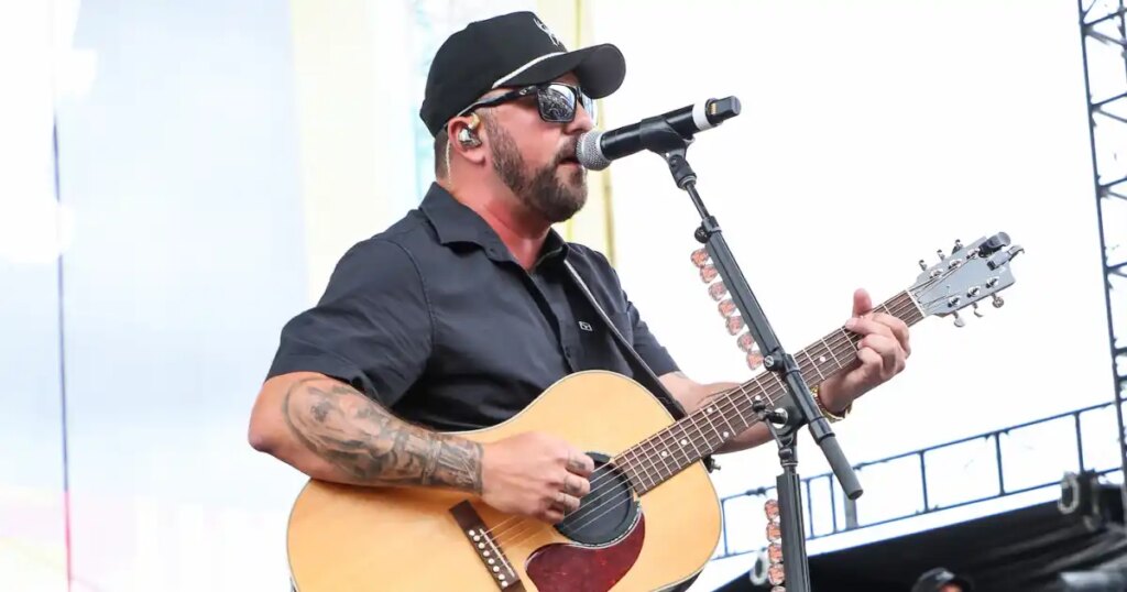 Singer Tyler Farr cancels concert due to farm accident